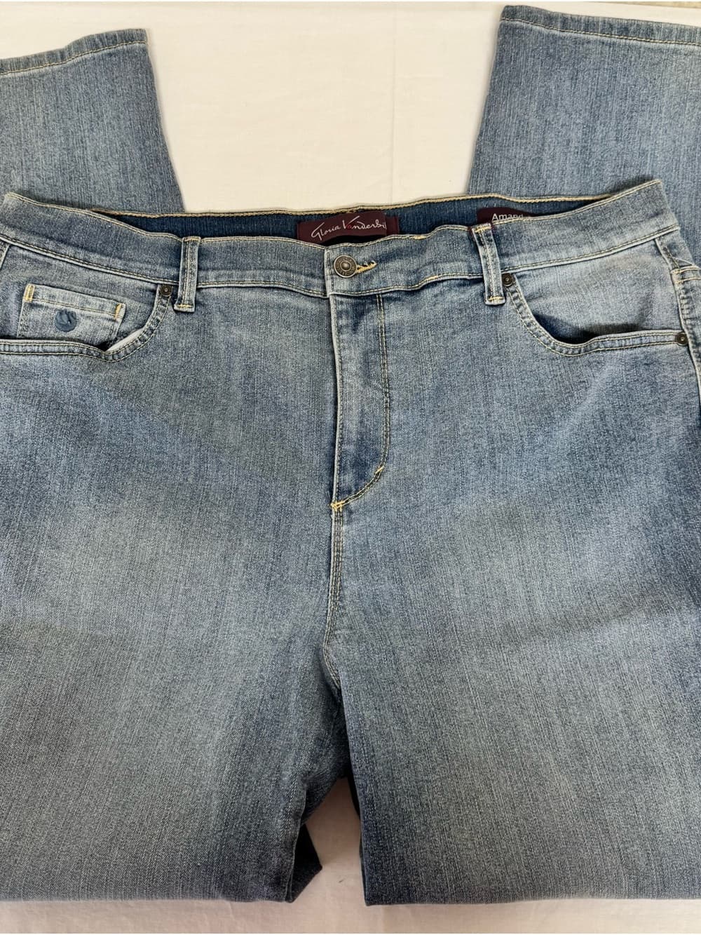 Gloria Vanderbilt Amanda Light Wash Straight Leg Jeans